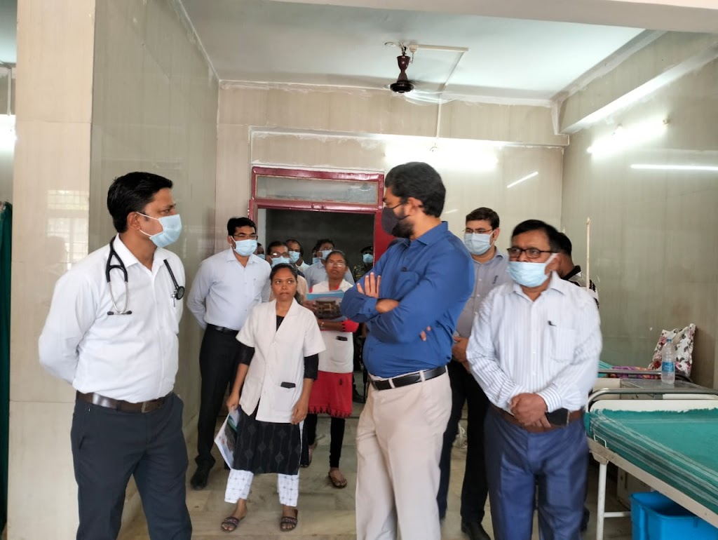 उपायुक्त ने सदर अस्पताल का निरीक्षण कर अधिष्ठापित अल्ट्रासाउंड मशीन का लिया जायज़ा