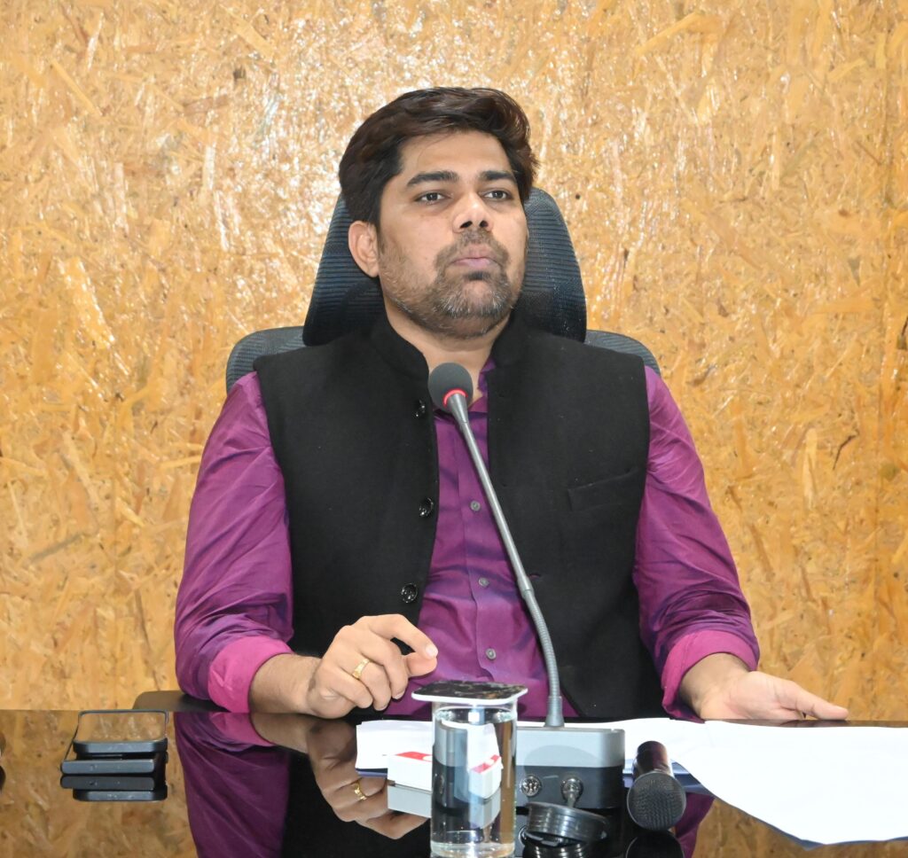 प्रधानमंत्री कृषि सिंचाई योजना अंतर्गत पर ड्रॉप मोर क्रॉप (पीडीएमसी) की बैठक,ग्रामों में लक्ष्य निर्धारित करते हुए कार्य करने का निर्देश